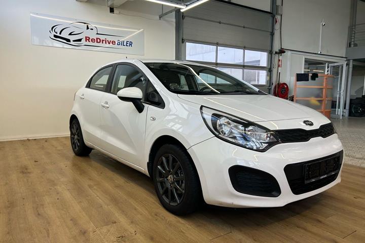 Hvid Kia Rio fra 2012