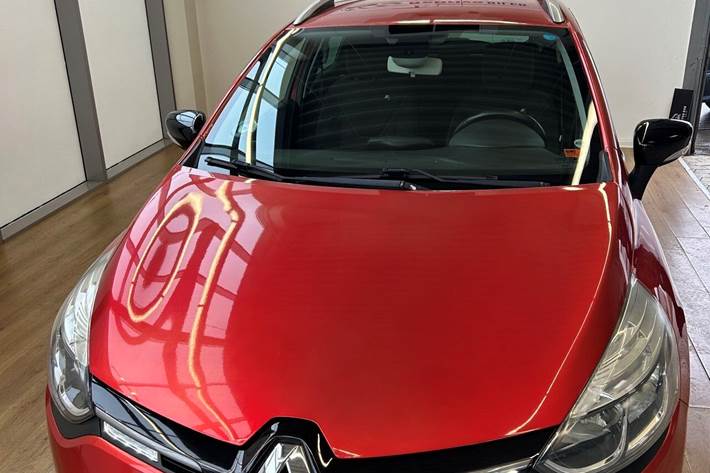 Rød Renault Clio fra 2016