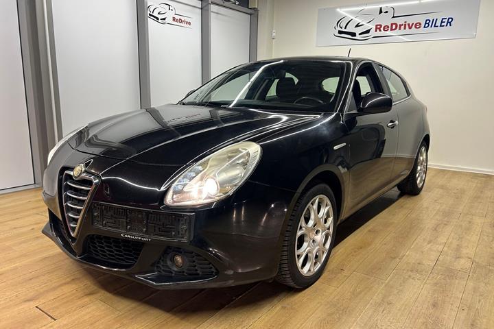 Sort Alfa Romeo Giulietta fra 2011 set udefra