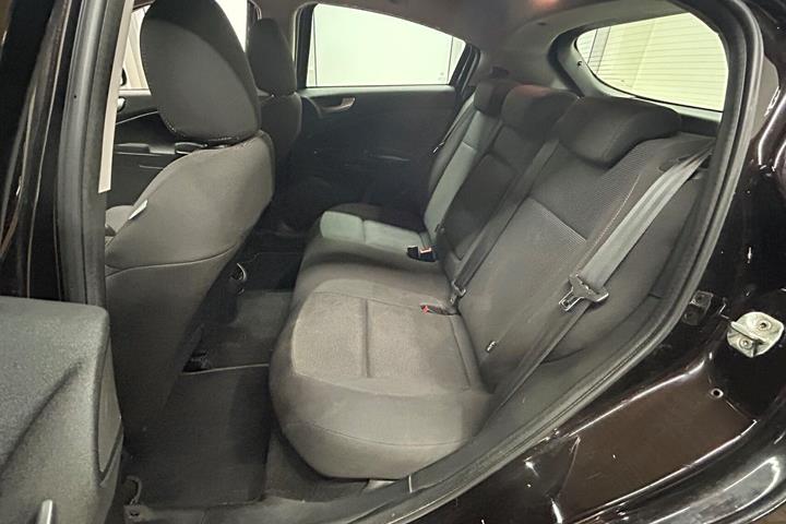 Sort Alfa Romeo Giulietta fra 2011 set indefra