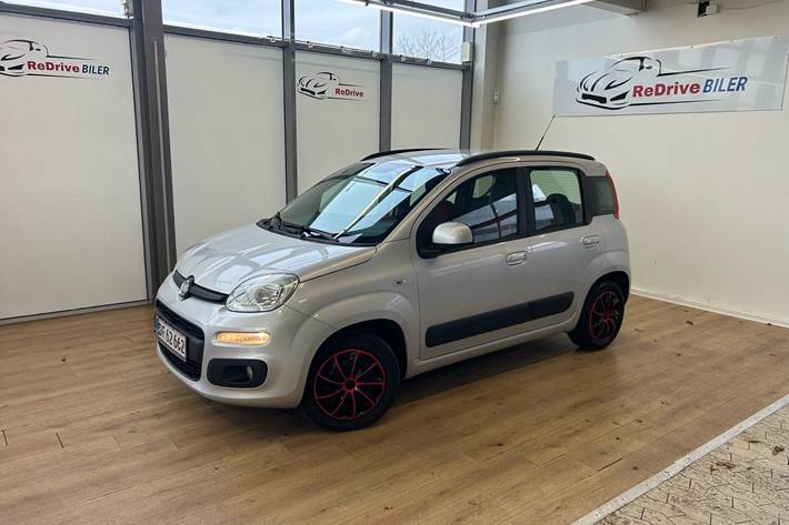 Sølv Fiat Panda fra 2012 set udefra
