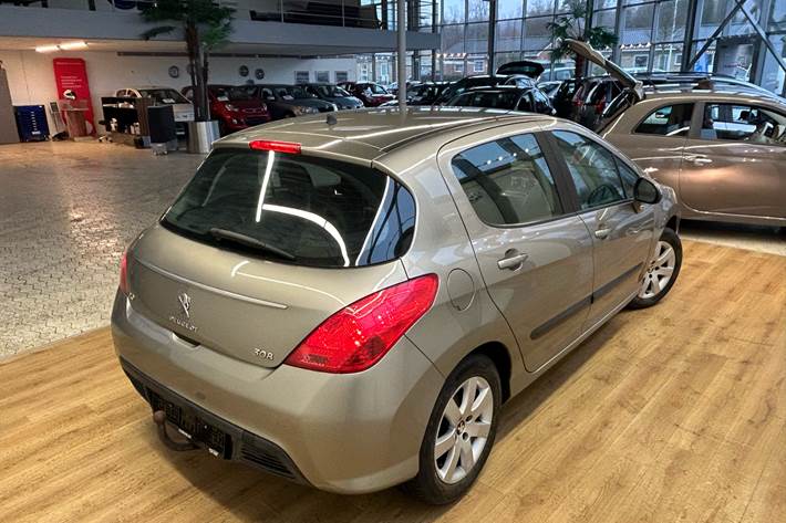 Brun Peugeot 308 fra 2012