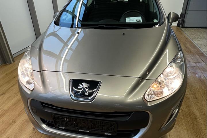 Brun Peugeot 308 fra 2012