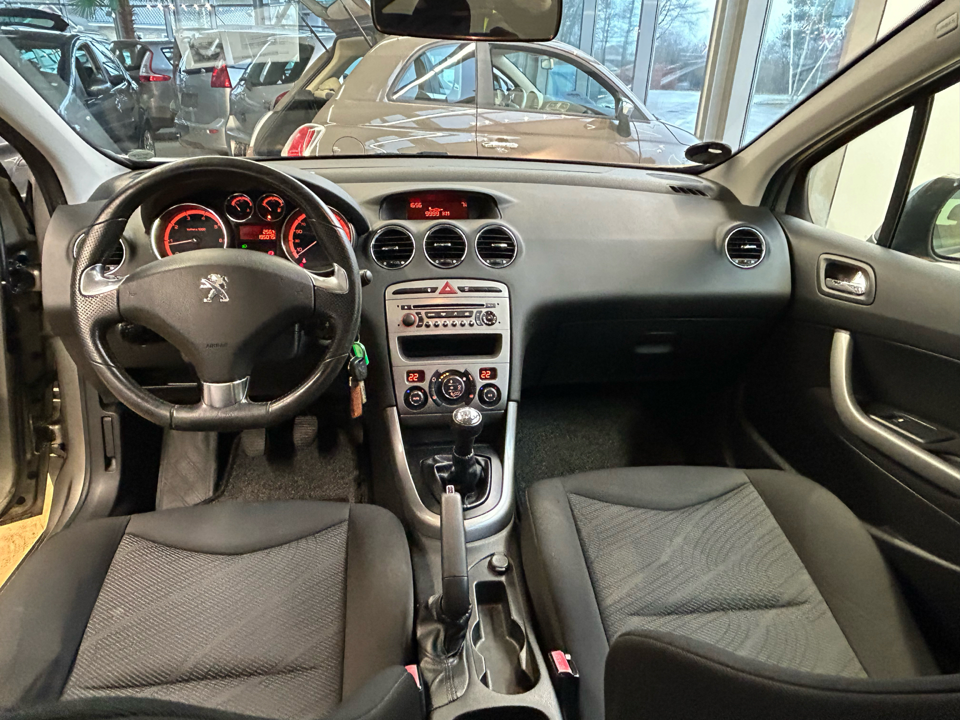 Brun Peugeot 308 fra 2012