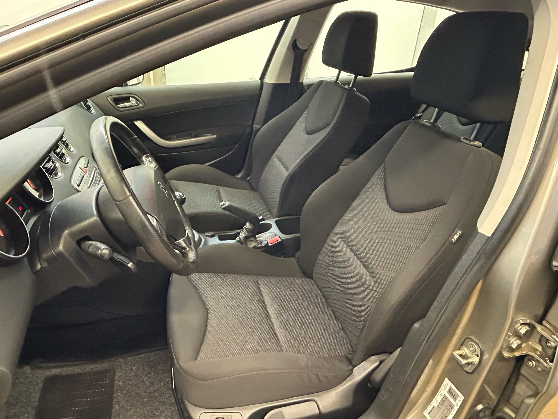 Brun Peugeot 308 fra 2012