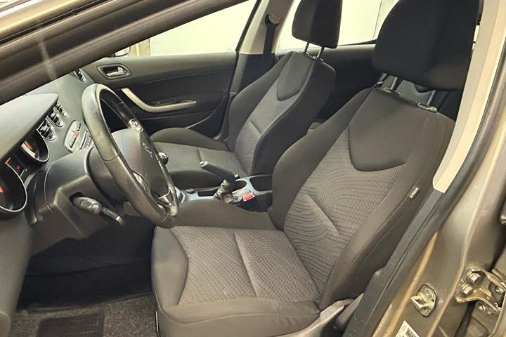 Brun Peugeot 308 fra 2012
