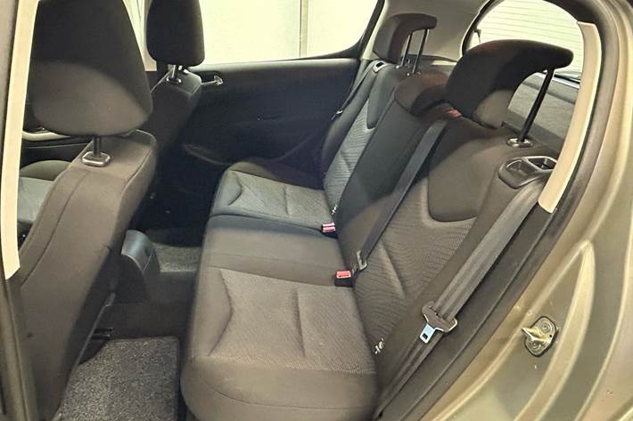 Brun Peugeot 308 fra 2012