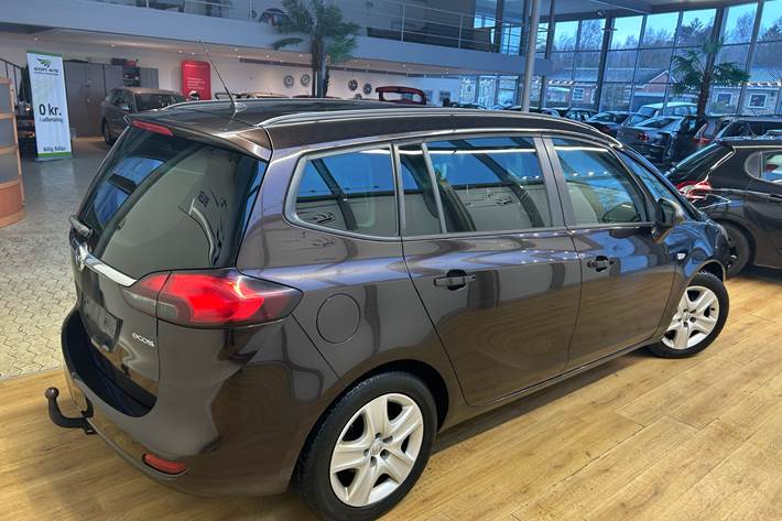 Brun Opel Zafira fra 2012