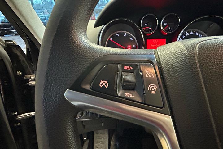 Brun Opel Zafira fra 2012 set indefra