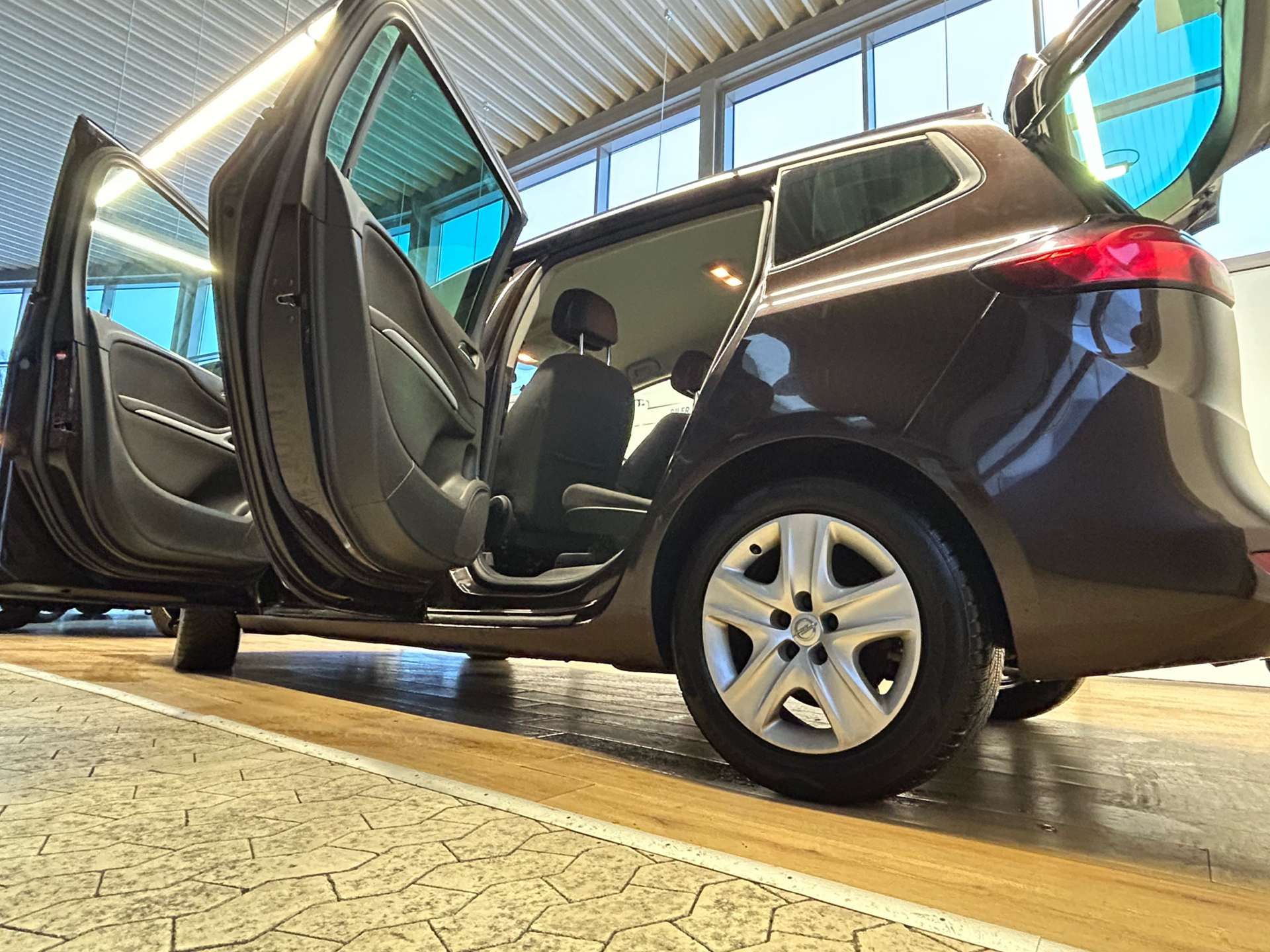 Brun Opel Zafira fra 2012