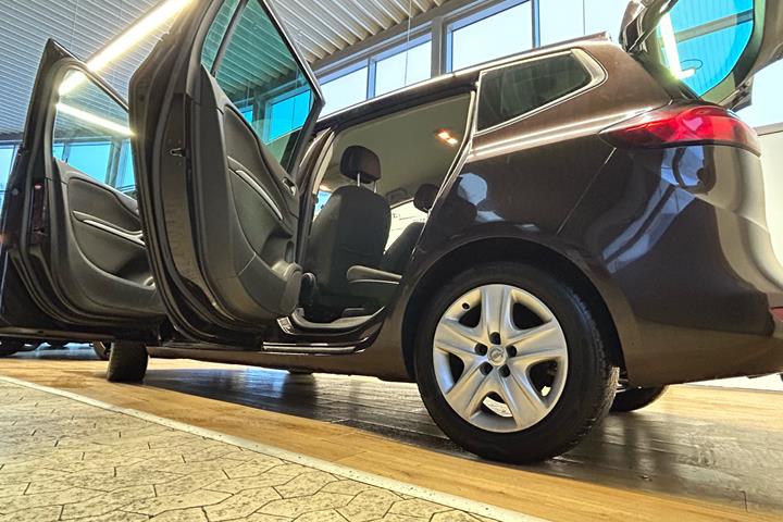 Brun Opel Zafira fra 2012