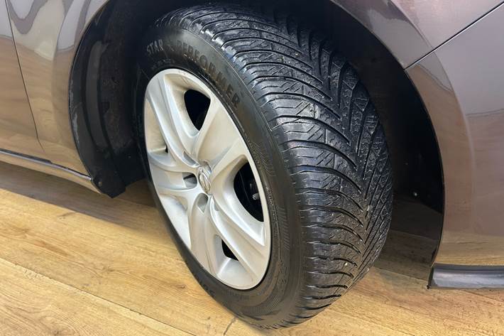 Brun Opel Zafira fra 2012