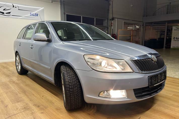 Blå Skoda Octavia fra 2010