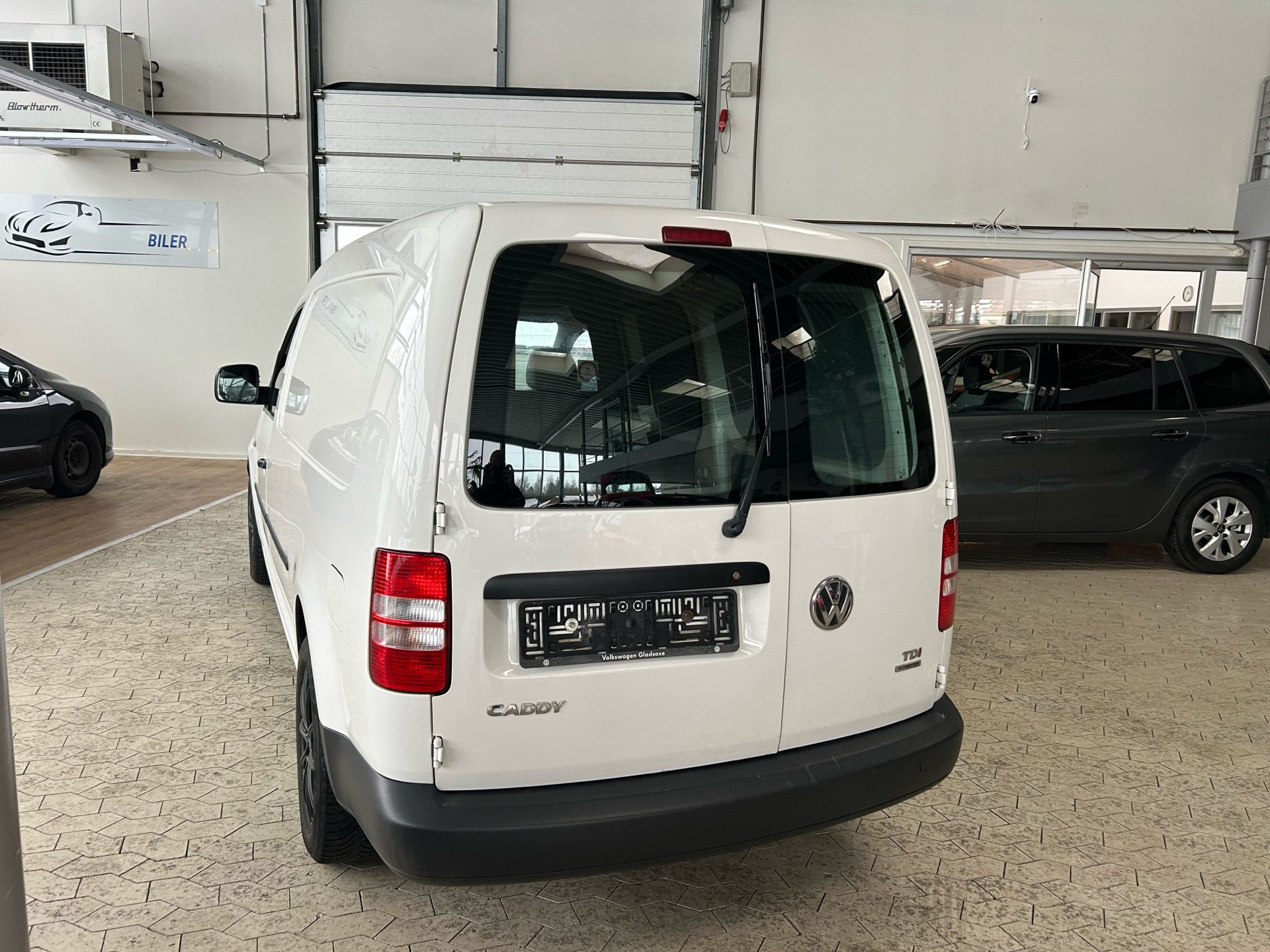 Hvid VW Caddy Maxi fra 2013