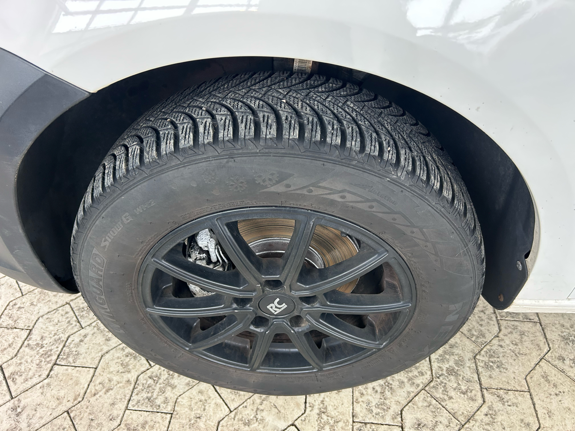 Hvid VW Caddy Maxi fra 2013
