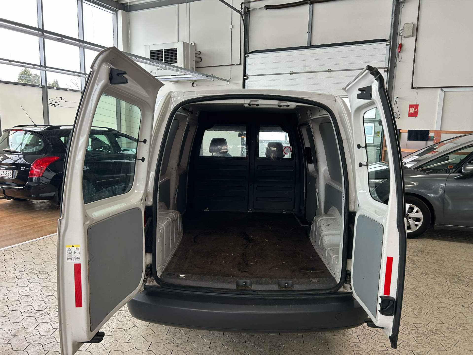 Hvid VW Caddy Maxi fra 2013