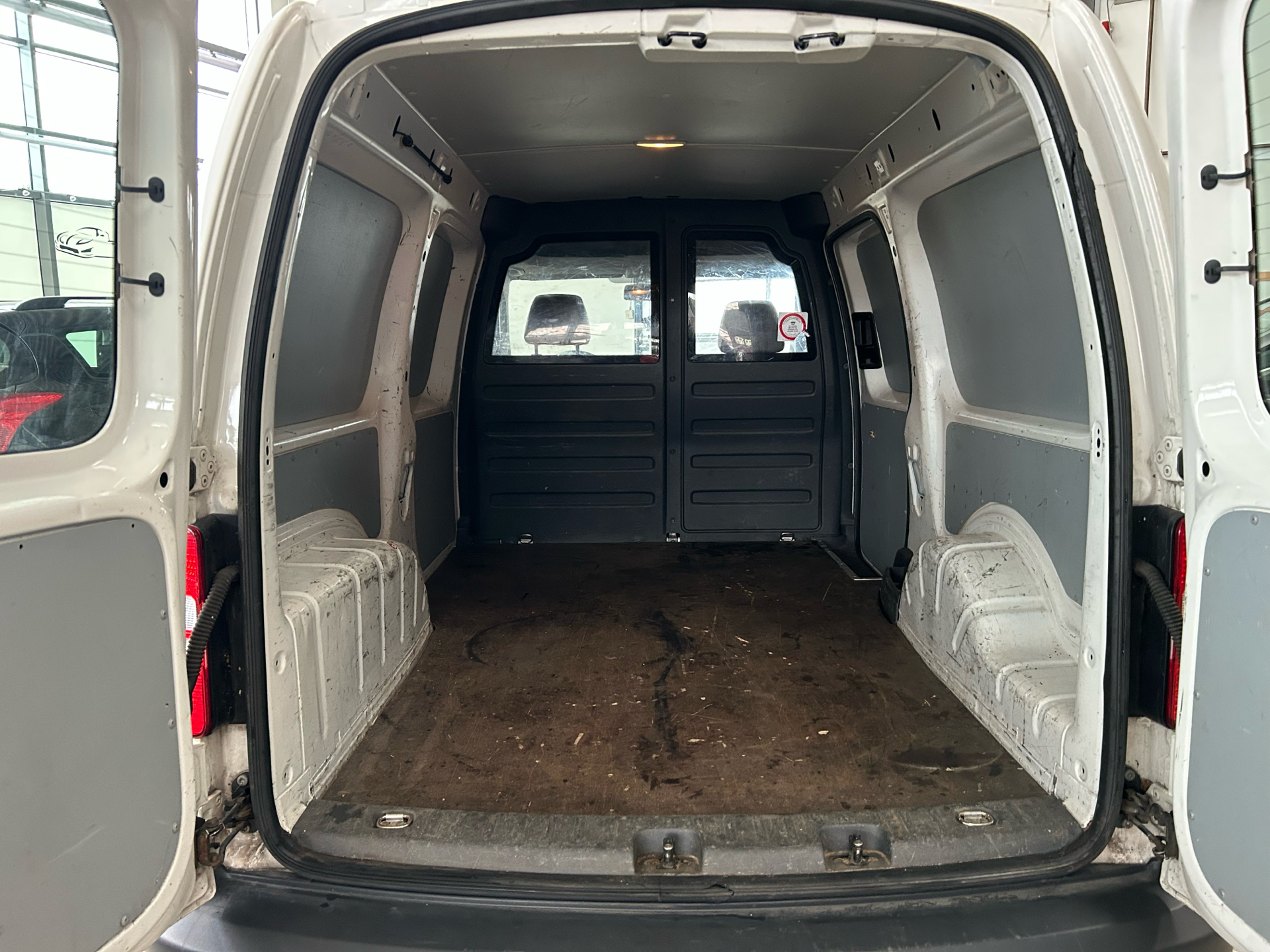Hvid VW Caddy Maxi fra 2013