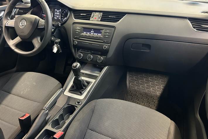 Sort Skoda Octavia fra 2014