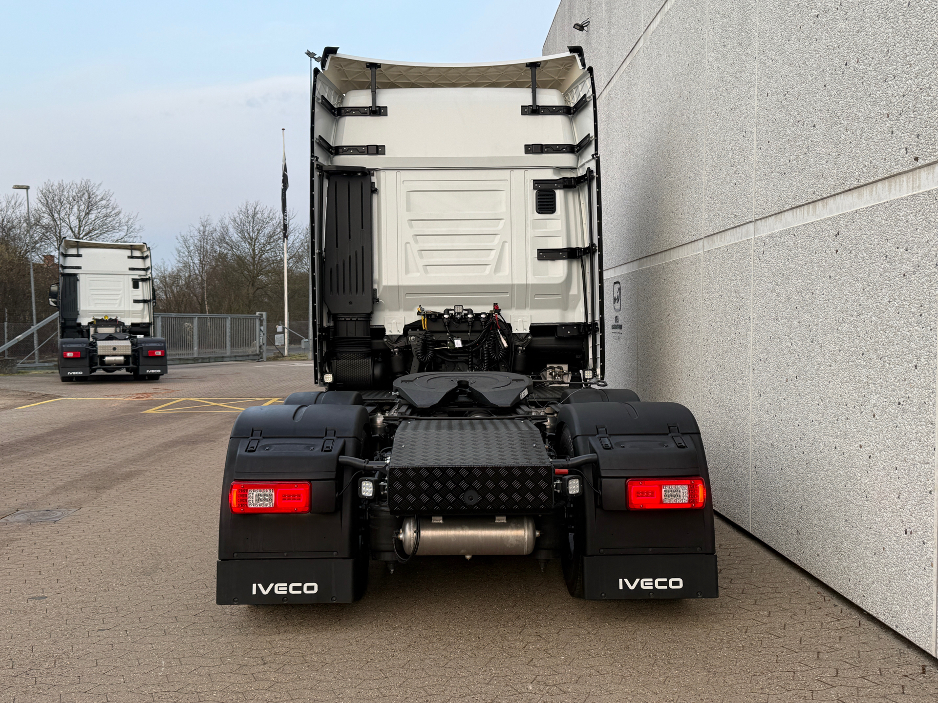 Hvid Iveco S-Way fra 2025 set udefra