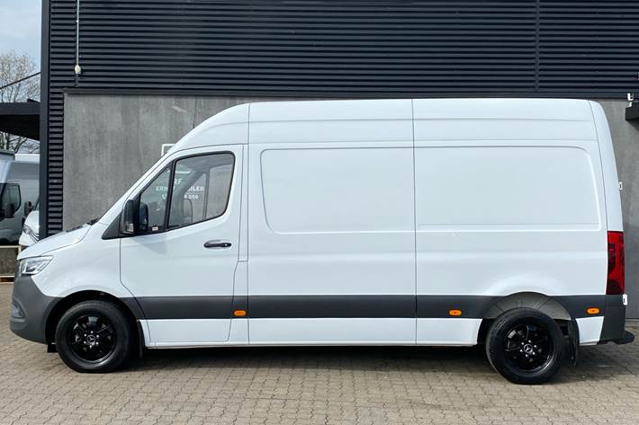 Hvid Mercedes Sprinter fra 2024