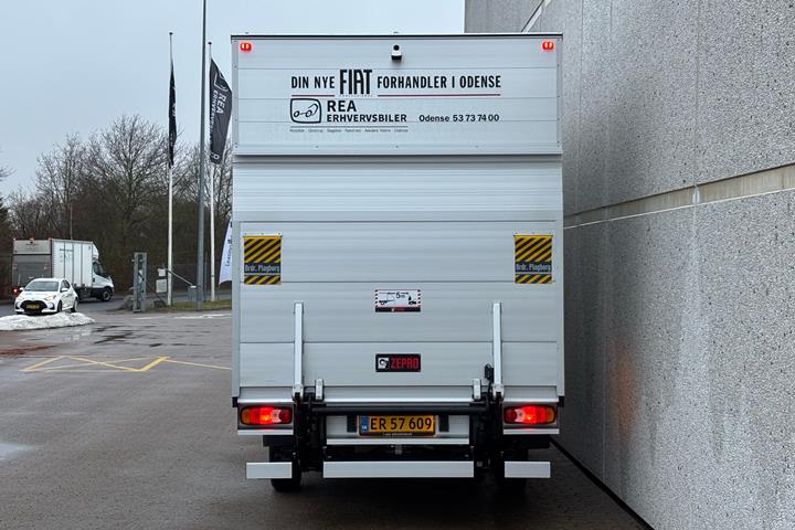 Hvid Fiat Ducato Maxi fra 2026 set udefra
