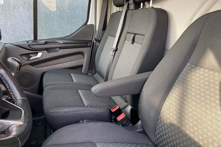 Hvid Ford Transit Custom fra 2018