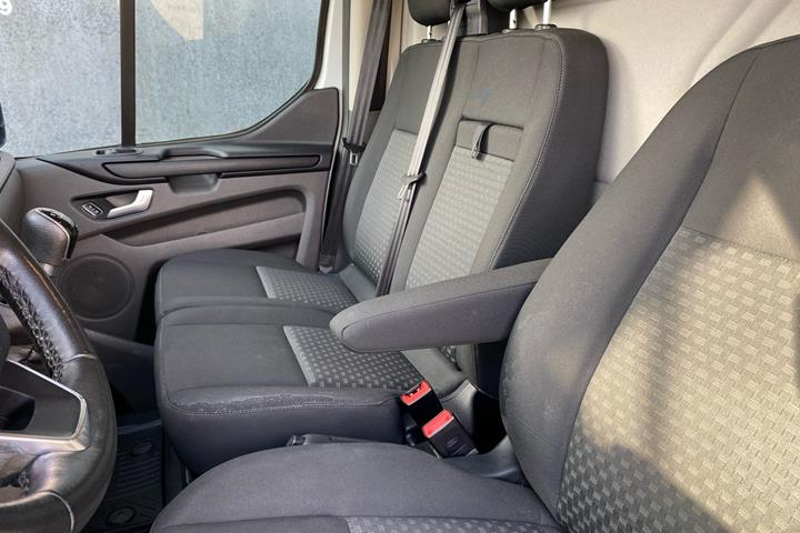 Hvid Ford Transit Custom fra 2018