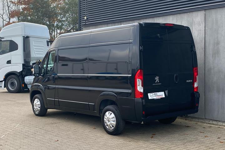 Sort Peugeot Boxer fra 2023