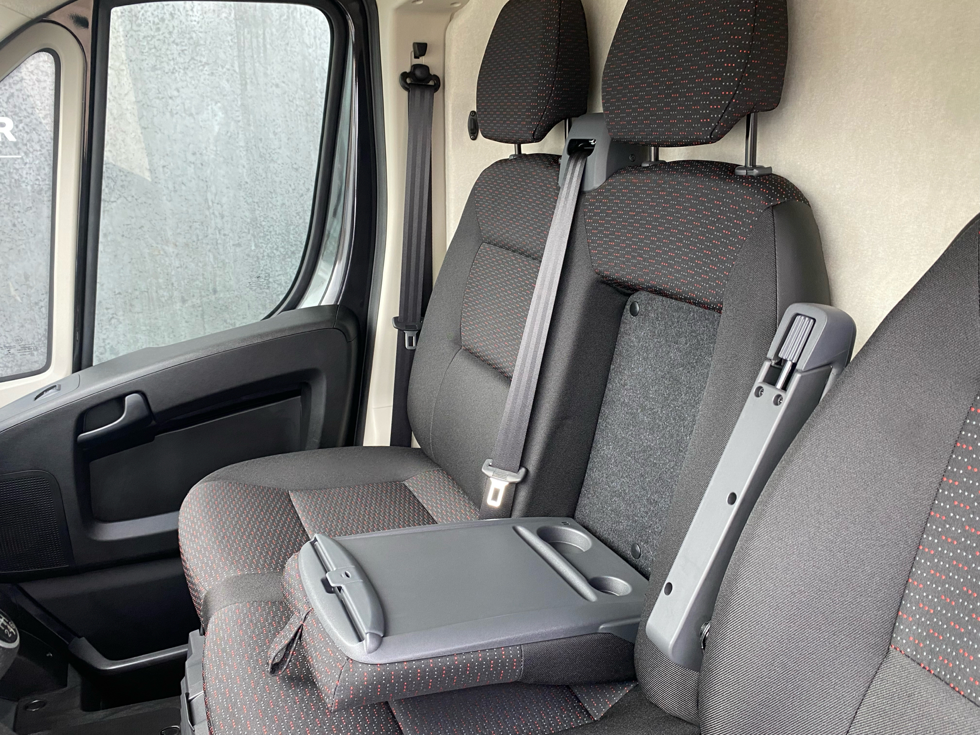 Sort Peugeot Boxer fra 2023