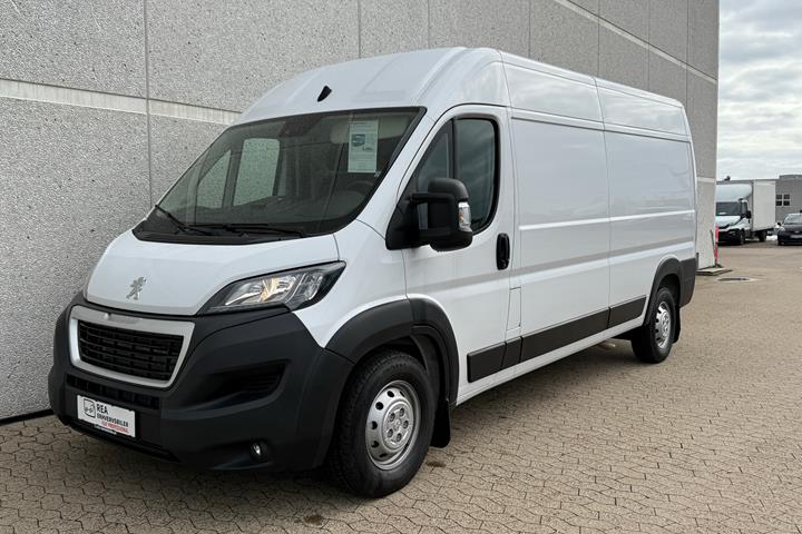 Hvid Peugeot Boxer fra 2023