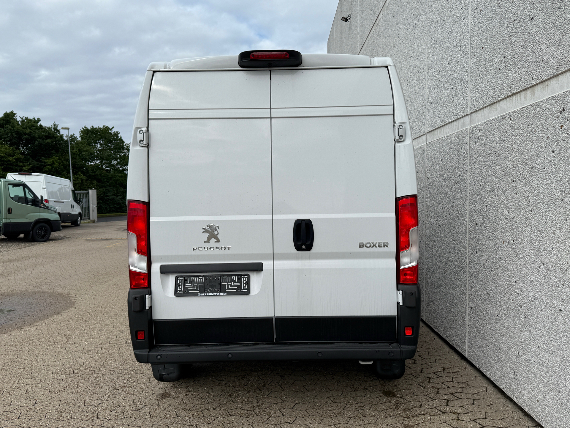 Hvid Peugeot Boxer fra 2023
