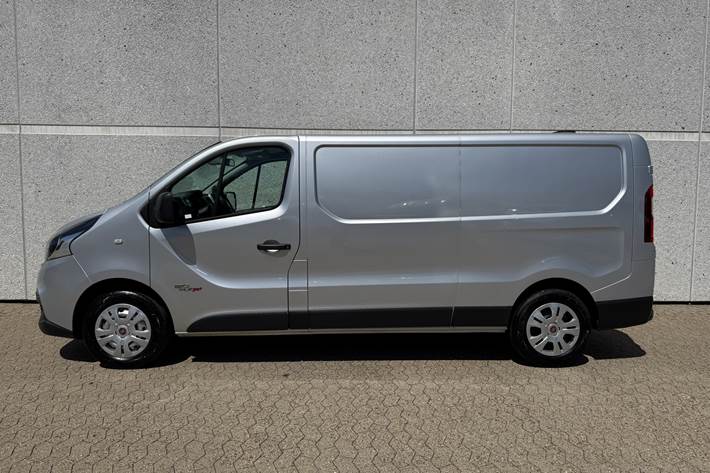 Sølv Fiat Talento fra 2017