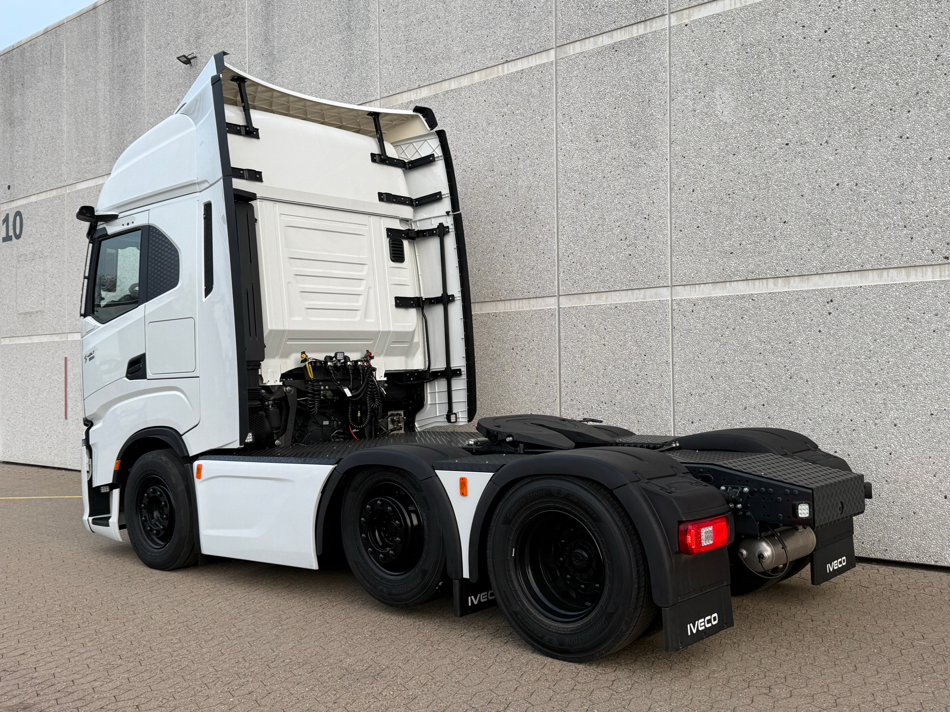 Hvid Iveco S-Way fra 2025