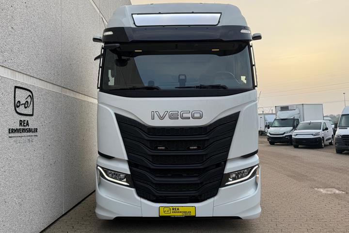 Hvid Iveco S-Way fra 2025