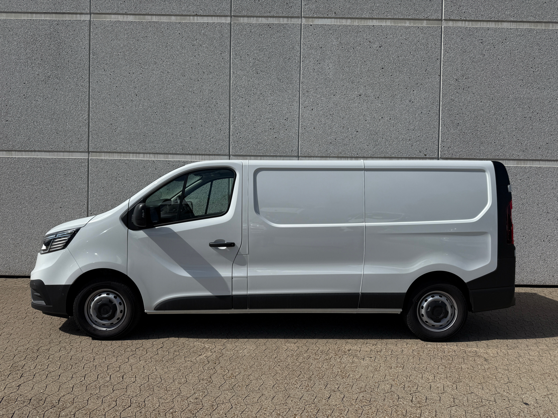 Renault Trafic 2,0 L2H1 DCI start/stop 130HK Van 6g