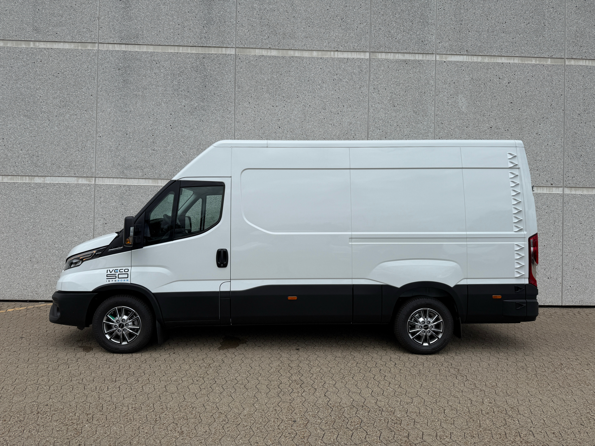 Hvid Iveco Daily fra 2025