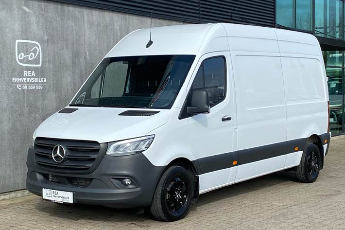 Hvid Mercedes Sprinter fra 2024