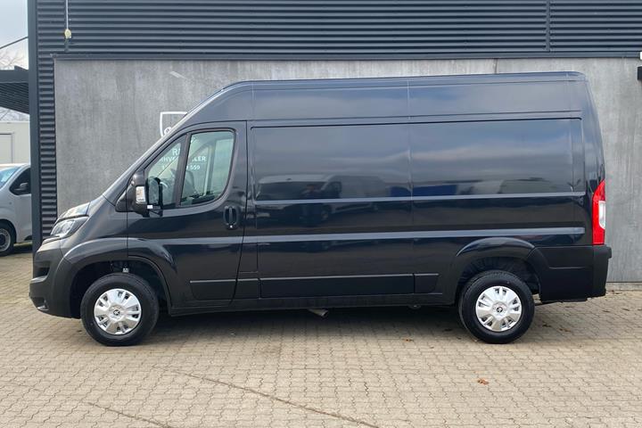 Sort Peugeot Boxer fra 2023
