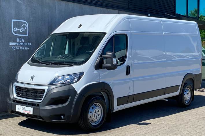Hvid Peugeot Boxer fra 2023