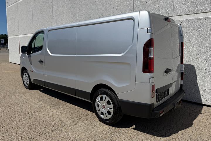 Sølv Fiat Talento fra 2017