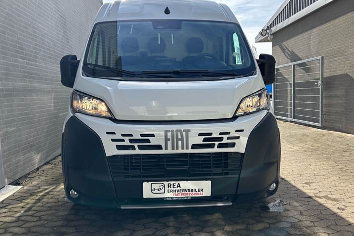 Hvid Fiat Ducato fra 2025