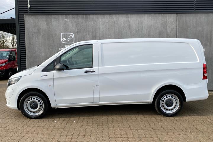 Hvid Mercedes eVito fra 2023