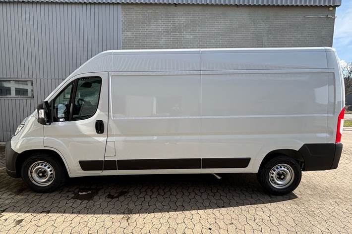 Hvid Fiat Ducato fra 2025