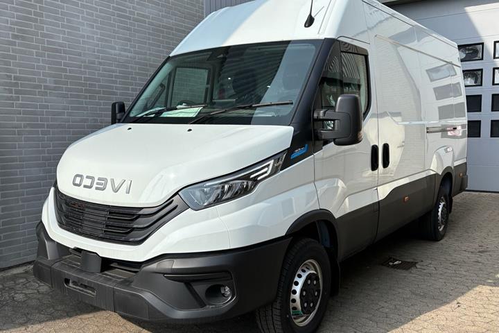 Hvid Iveco eDaily fra 2025 set udefra