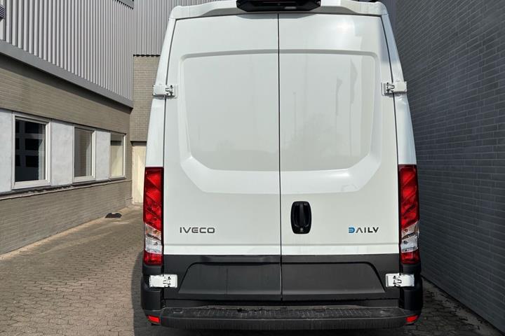 Hvid Iveco eDaily fra 2025 set udefra