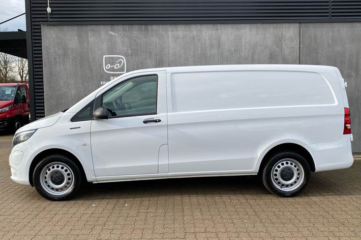 Hvid Mercedes eVito fra 2023