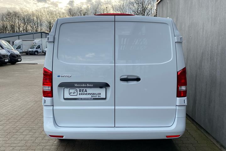 Hvid Mercedes eVito fra 2023