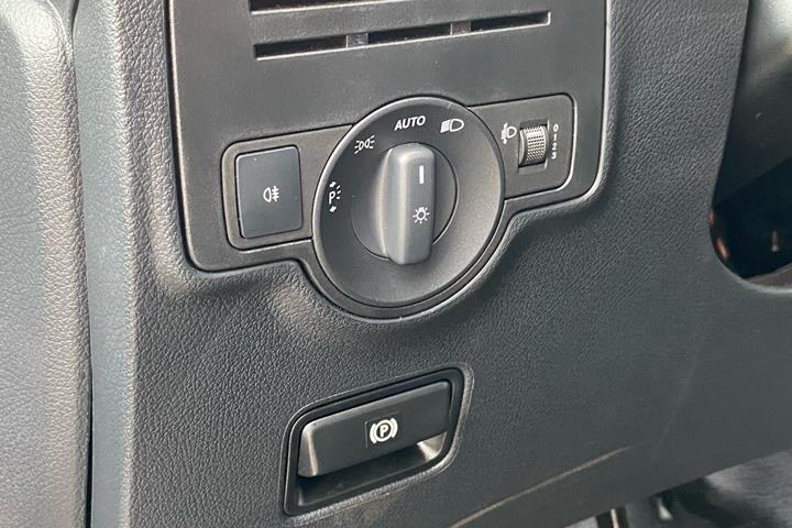 Hvid Mercedes eVito fra 2023