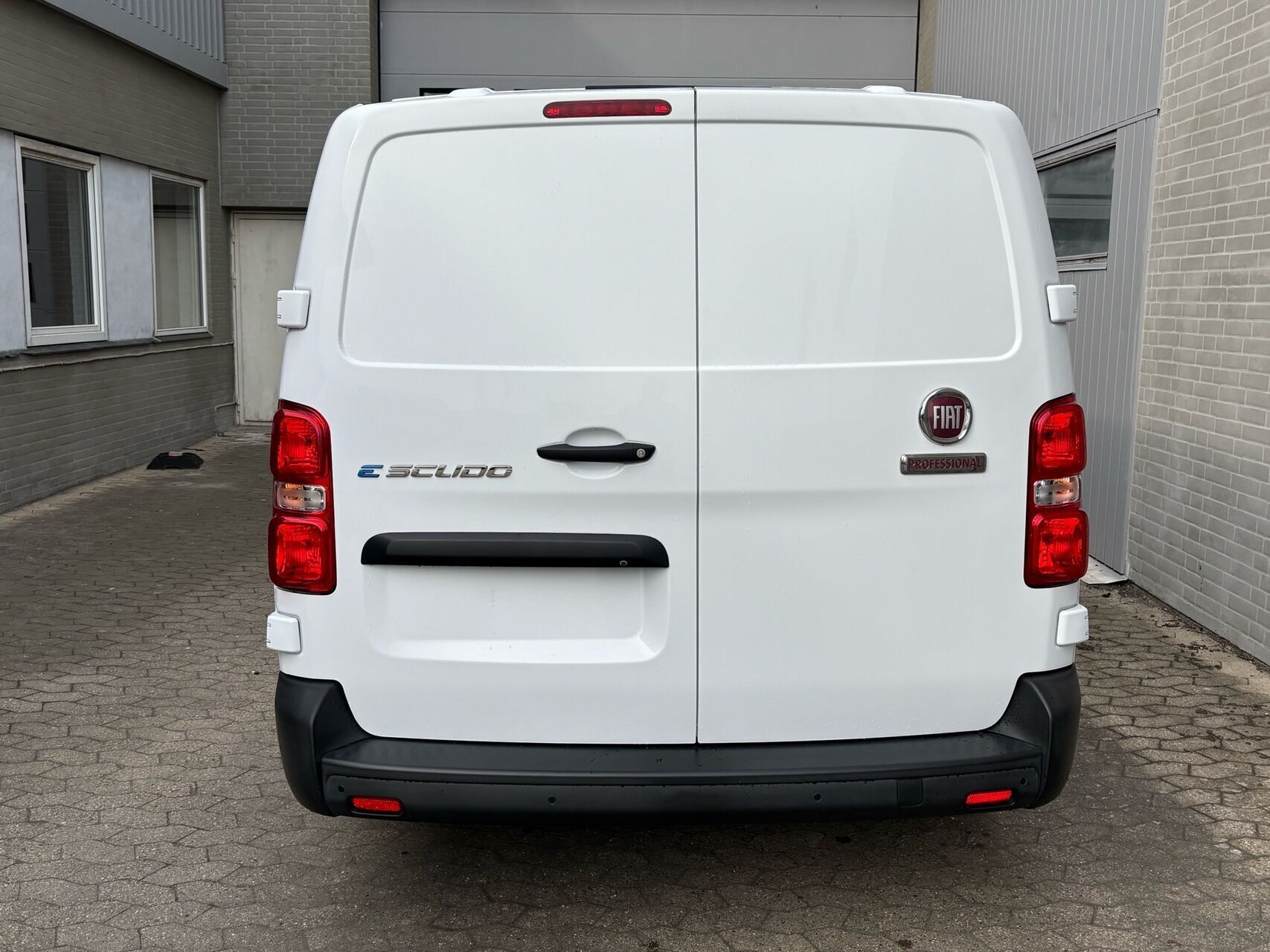 Hvid Fiat E-Scudo fra 2024