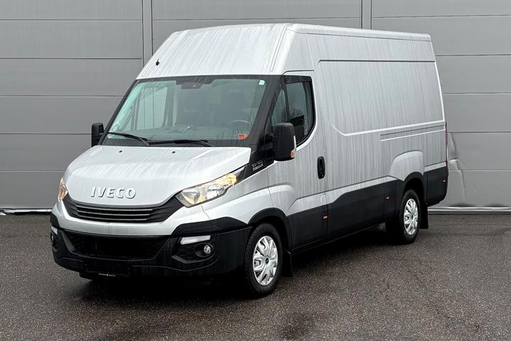 Grå Iveco Daily fra 2017